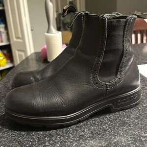 Blundstones size 5.5
